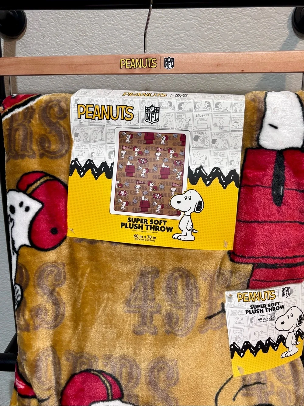 Peanuts Snoopy NFL 49er San Francisco Forty Niner Super Soft Plush Throw Blanket